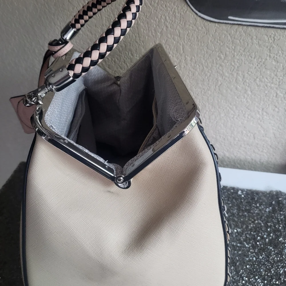 Floral Embellished Catherine Malandrino bag - Picture 7 of 7